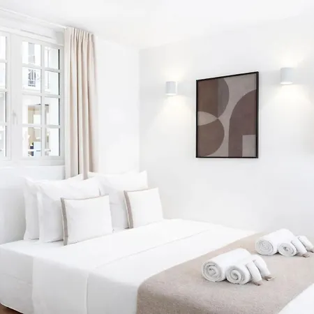 Louvre - Premium For 4 *